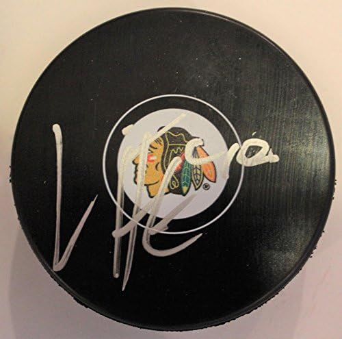 Vinnie Hinostroza İmzalı Chicago Blackhawks Logo Diski w / COA 2017-182-İmzalı NHL Diskleri