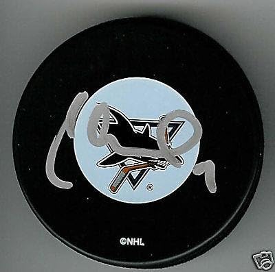 MİLAN MİCHALEK, COA İmzalı NHL Diskleri ile SAN JOSE SHARKS Diskini İmzaladı